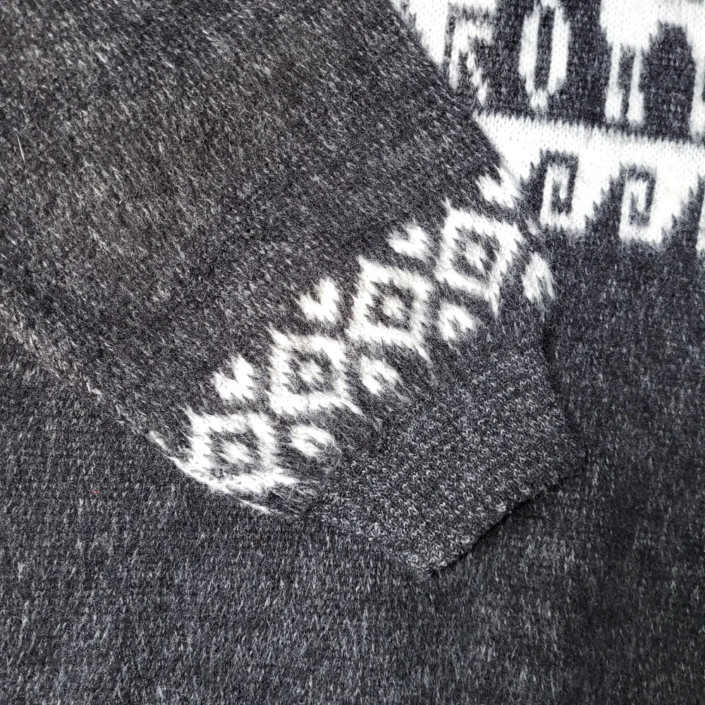 Alpaca Crewneck Sweater Men's Size Large Gray‎ White Aztec Chunky Fuzzy